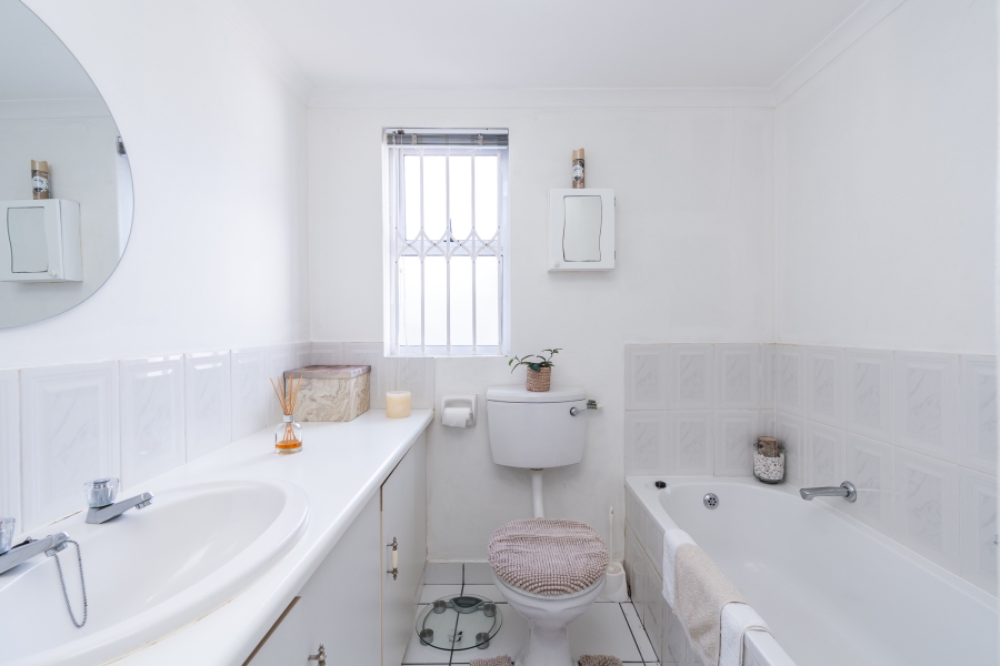 4 Bedroom Property for Sale in Thornton Western Cape